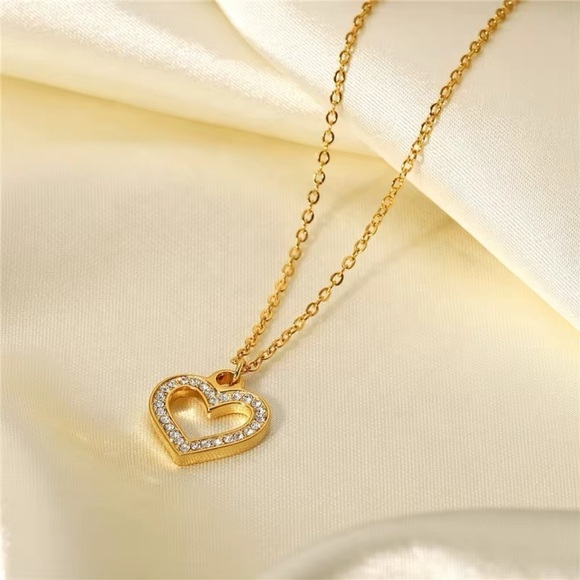 18K Gold Plated Heart Necklace - Gold Jewelry - Picture 1 of 6